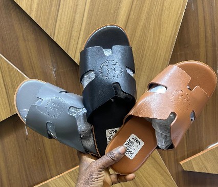 Classic H Cut-Out Flat Leather Sandals